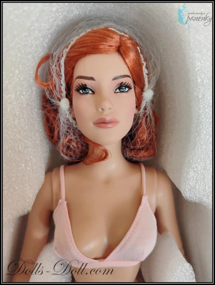 Panenka Tonner LaCie Churchill Basic Redhead